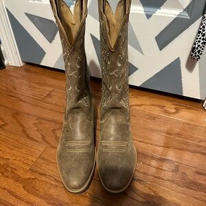 Twisted women’s fancy stitched western round toe boots